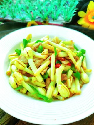 花生芽炒肉的做法步骤：11