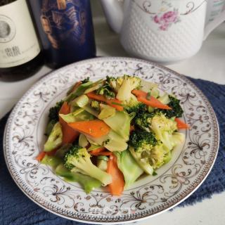胡萝卜炒西兰花的做法步骤：6