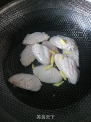 红烧鸡翅的做法步骤：2