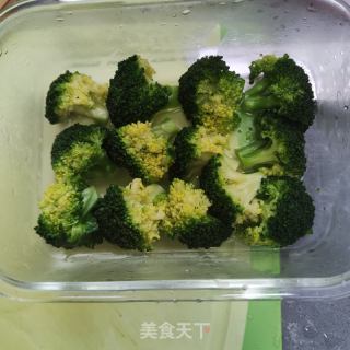 西兰花炖蛋的做法步骤：4