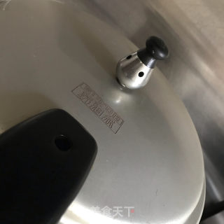 水果玉米排骨汤的做法步骤：7