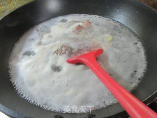 萝卜牛尾汤的做法步骤：4