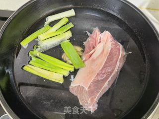 火锅炖耙牛肉的做法步骤：1