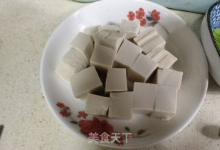 菌菇豆腐汤的做法步骤：1
