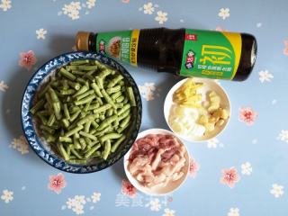 豆角炒五花肉的做法步骤：1