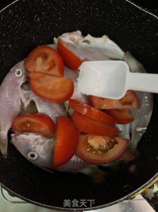 番茄剥皮鱼的做法步骤：7