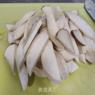 杏鲍菇笋干烧肉的做法步骤：2
