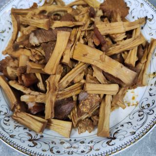 杏鲍菇笋干烧肉的做法步骤：3