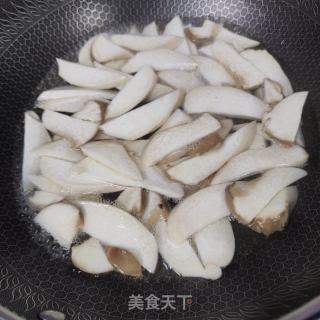杏鲍菇笋干烧肉的做法步骤：4