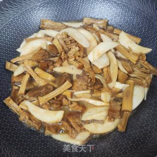 杏鲍菇笋干烧肉的做法步骤：6