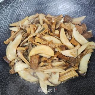 杏鲍菇笋干烧肉的做法步骤：7