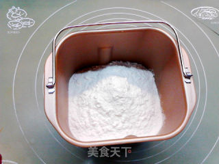 红糖芝麻酱酸奶面包的做法步骤：2