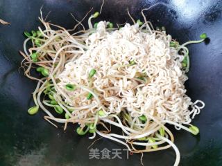 炒方便面的做法步骤：5