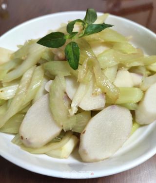 淮山炒芹菜的做法