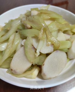 淮山炒芹菜的做法步骤：7