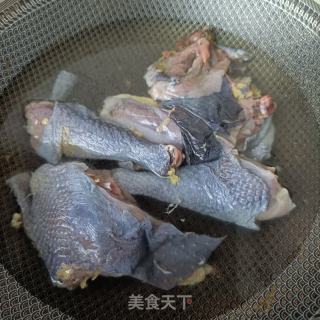 玉米山药炖乌鸡的做法步骤：2