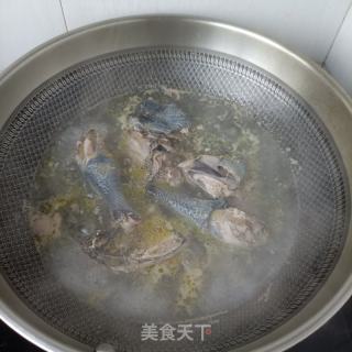 玉米山药炖乌鸡的做法步骤：3