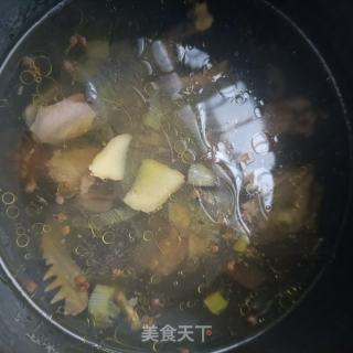 玉米山药炖乌鸡的做法步骤：8
