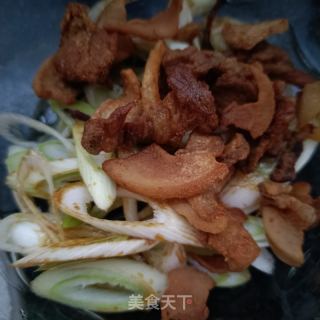大葱拌油渣的做法步骤：5