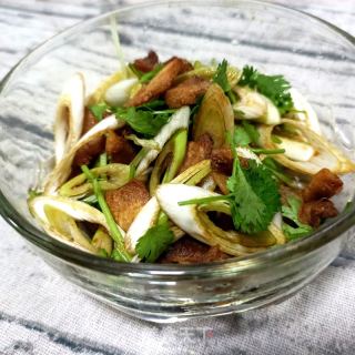 大葱拌油渣的做法步骤：8