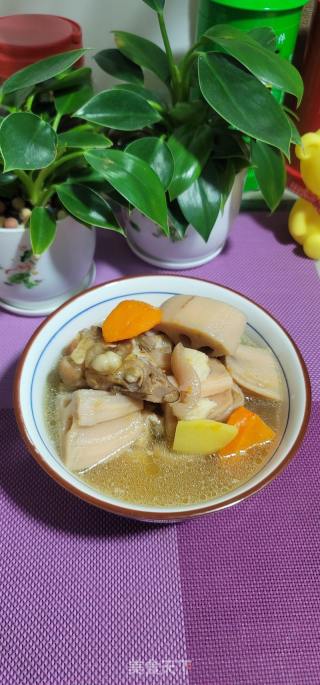 猪蹄猪踭煲莲藕胡萝卜汤的做法步骤：7