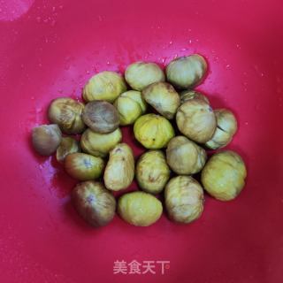 蘑菇板栗烧鸡块的做法步骤：2