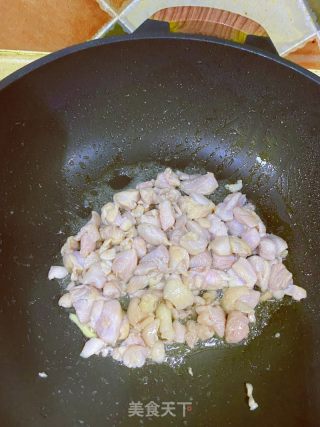 茄子烧鸡腿肉的做法步骤：2