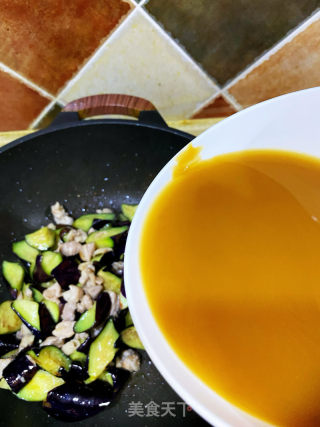 茄子烧鸡腿肉的做法步骤：5