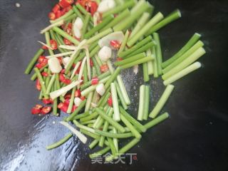 蒜苔炒牛肉的做法步骤：4