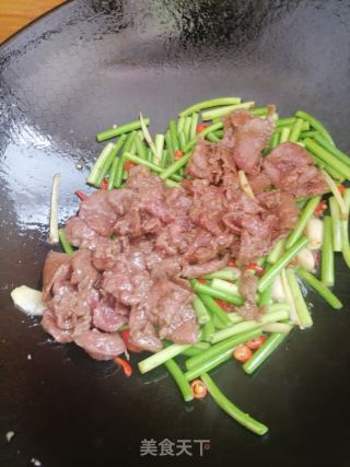 蒜苔炒牛肉的做法步骤：5