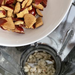 红枣杏仁奶的做法步骤：4
