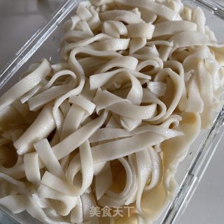 黄瓜丝拌凉面的做法步骤：2