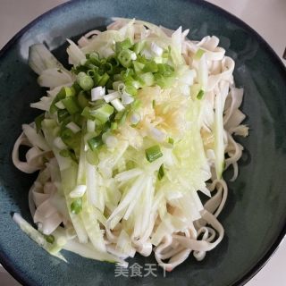 黄瓜丝拌凉面的做法步骤：3