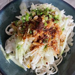 黄瓜丝拌凉面的做法步骤：5
