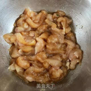 孜然炒鸡胸肉的做法步骤：1