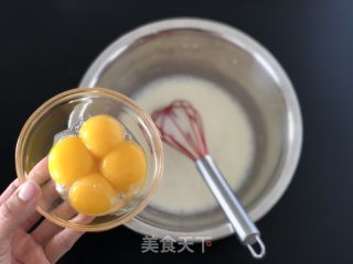 金丝肉松杯子蛋糕的做法步骤：1