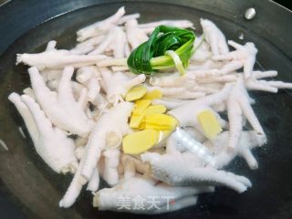 麻辣鸡爪的做法步骤：2