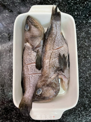 酱烧龙胆鱼的做法步骤：1
