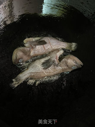 酱烧龙胆鱼的做法步骤：3