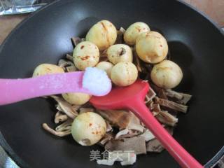 油面筋烧笋干的做法步骤：11