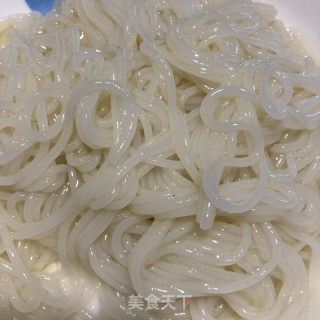 酸辣米粉的做法步骤：2