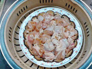 香菇土豆蒸鸡腿的做法步骤：9