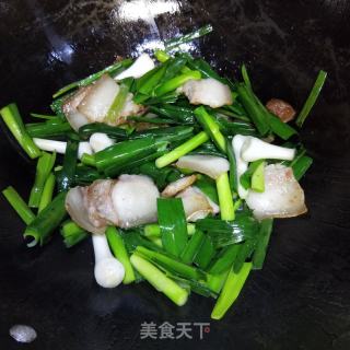 五花肉炒蒜苗的做法步骤：6