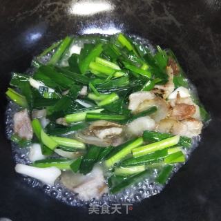 五花肉炒蒜苗的做法步骤：7
