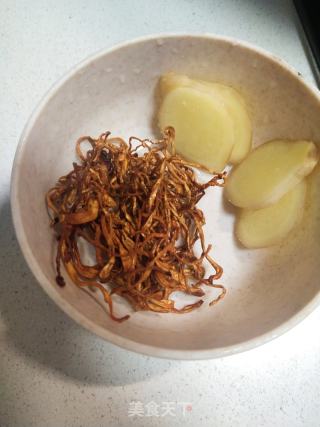 虫草花鸡汤的做法步骤：2