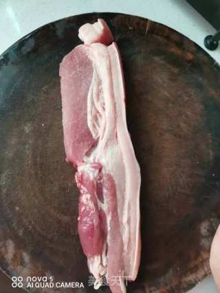 家庭版红烧肉的做法步骤：1