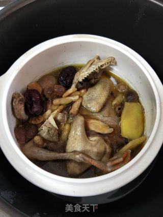 红参鸽子汤的做法步骤：10