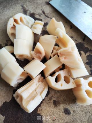 莲藕花生排骨汤的做法步骤：2