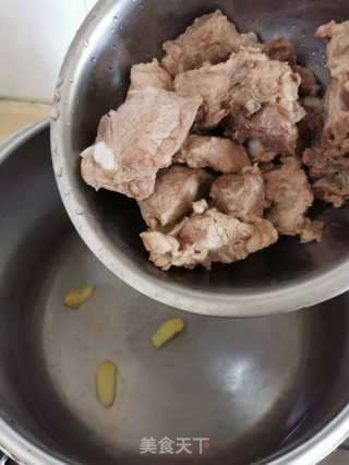 莲藕花生排骨汤的做法步骤：4