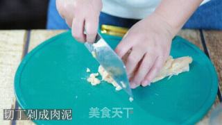 【滋味】铺、卷、蒸！简单几步教你自制鸡肉卷的做法步骤：1